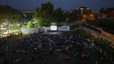 Kırıkkale’de çocuklar açık havada sinema keyfi yaşadı