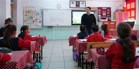 Her ikisi de sözleşmeli öğretmen olan eşlerin aile birliğine bağlı iller arası yer değiştirme duyurusu yayımlandı