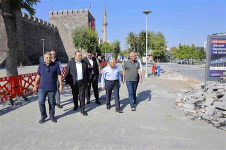 Başkan Büyükkılıç’tan Cumhuriyet Meydanı ve Yeraltı Çarşısı’ndaki yatırımlara yakın takip