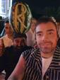 Kafasındaki karpuzla Murat Dalkılıç’la fotoğraf çektirdi