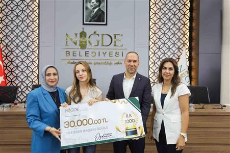 Başkan Özdemir’den YKS şampiyonlarına anlamlı destek