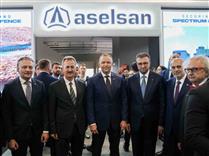 Polonya Cumhurbaşkanı Nawrocki, ASELSAN standını ziyaret etti