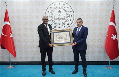 Bakan Tekin, Sudan Eğitim Bakanı Hajar ile bir araya geldi