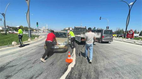 Karaman’da yola dökülen yağ kazaya neden oldu