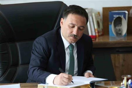 Vali Çiçek: "Gazilerimiz; vatan sevgisinin, cesaretin ve fedakârlığın en anlamlı timsalleri, milletimizin gurur ve onur abideleridir"