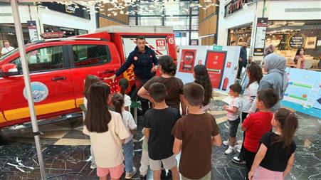 Minik itfaiyeciler, hem öğrendi hem eğlendi