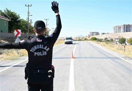 Karaman’da polisin denetimlerinde yakalanan 22 kişiden 13’ü tutuklandı