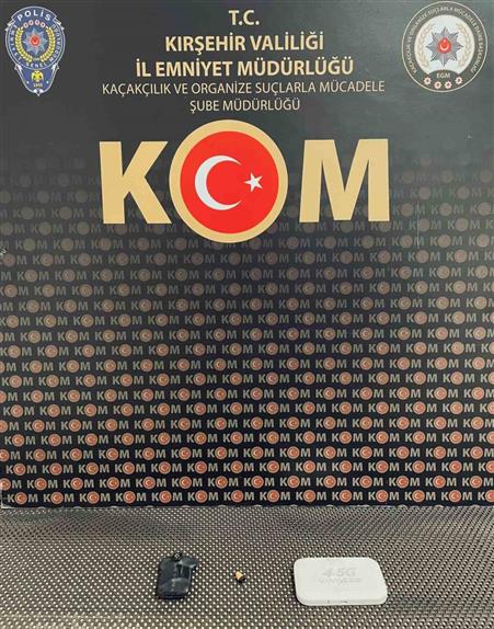 Sürücü belgesi sınavında kopya düzeneğiyle yakalandılar
