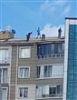Yozgat’ta tehlikeli mesai: Çatıda emniyetsiz çalışan işçiler görüntülendi