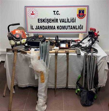 Beylikova’da kaçak kazı operasyonunda 5 şüpheli yakalandı