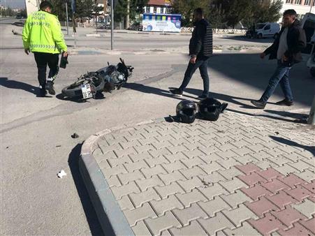 Konya’da SUV tipi araç ile motosiklet çarpıştı: 2 yaralı