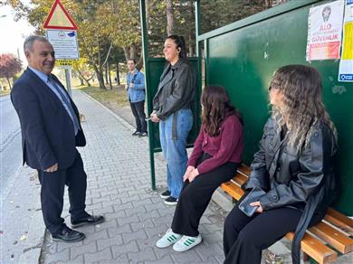Rektör Altun, kampüste öğrenci ve esnafla sohbet etti