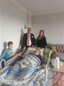 Kırşehir’de Beyaz Ay Derneği’nden ihtiyaç sahibi aileye medikal malzeme desteği