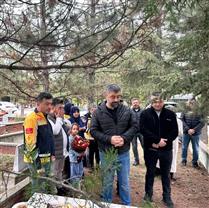 Eskişehir’de görev şehidi sağlık çalışanı kabri başında anıldı