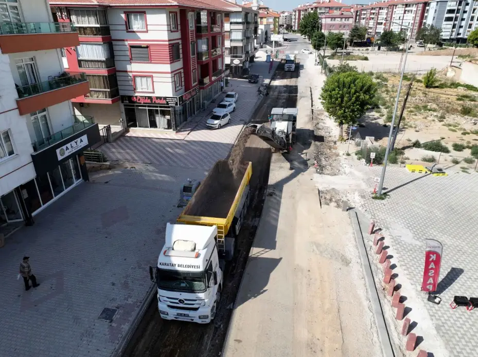 Karakayış Caddesi'nde Yenileme Çalışmaları