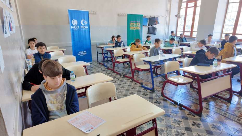 Kaybedeni Olmayan Ödüllü Sınava Binlerce Öğrenci Katıldı
