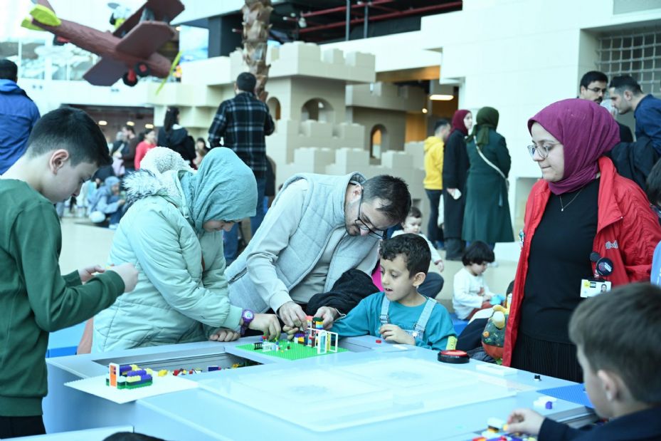  Başkan Altay Tatilini Bilim Merkezi'nde Değerlendiren Çocuklarla Buluştu