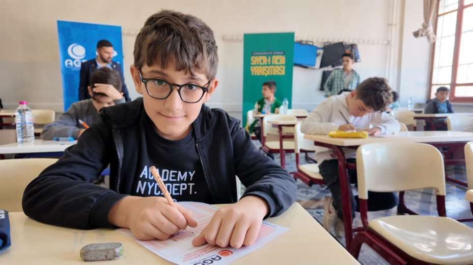 Kaybedeni Olmayan Ödüllü Sınava Binlerce Öğrenci Katıldı