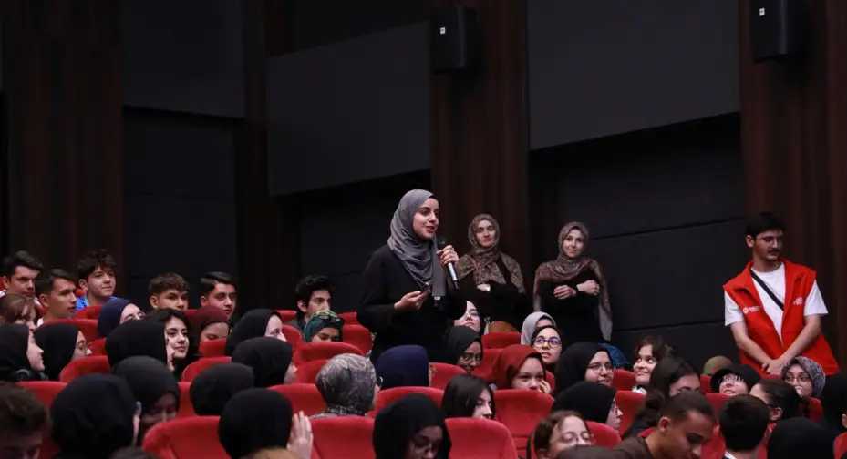 Konya Valisi İbrahim Akın Karataylı Gençlerle Buluştu