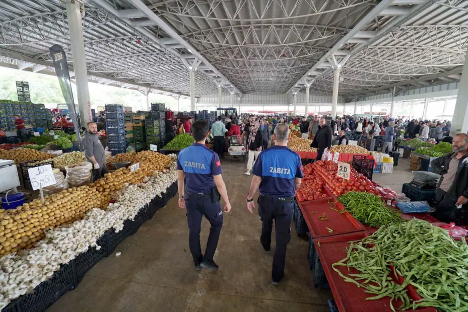 Meram Zabıtasından Pazar ve Marketlere Sıkı Takip 