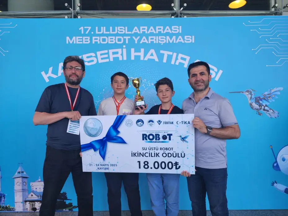 Kapsül Teknoloji Platformu'ndan MEB Robot Yarışması'nda 6 Derece Birden