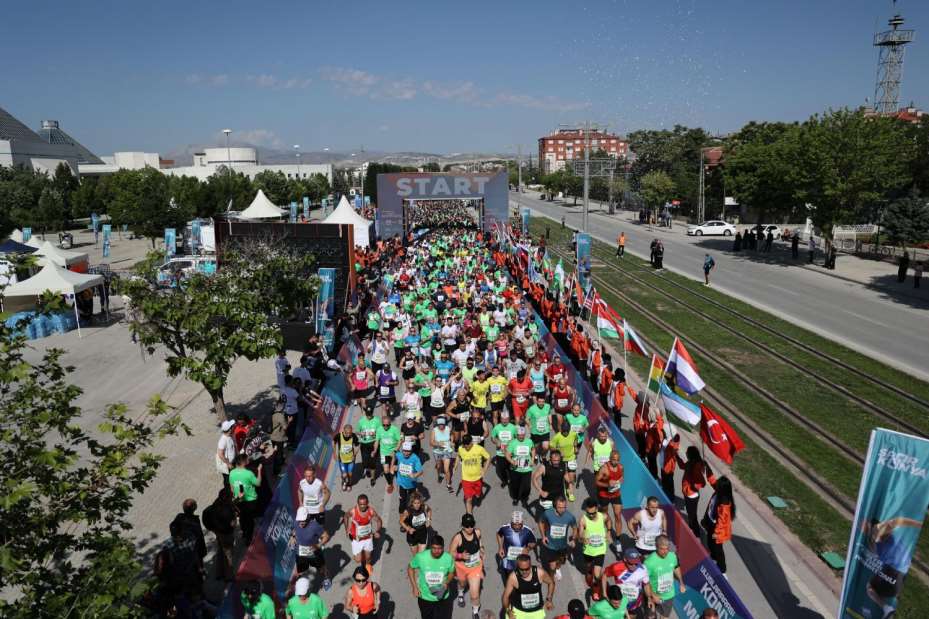 Başkan Altay Tüm Sporseverleri Uluslararası Konya Yarı Maratonu'na Katılmaya Davet  Etti