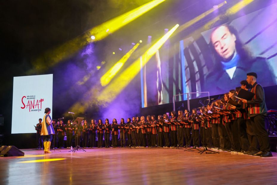 Selçuklu Belediyesi Sanat Akademisi Genç Korosu Erkin Koray Şarkılarıyla Unutulmaz Bir Gece Yaşattı