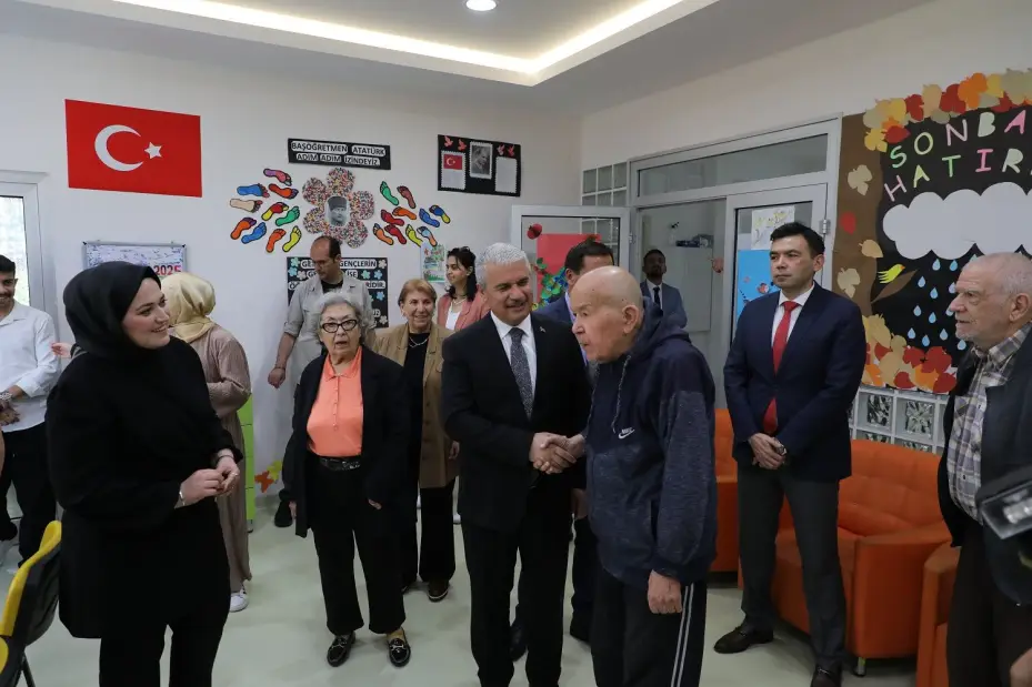 Vali Akın, Kaymakam Ayhan ve Kılca'dan Alzheimer Gündüz Yaşam Merkezi'ne Ziyaret