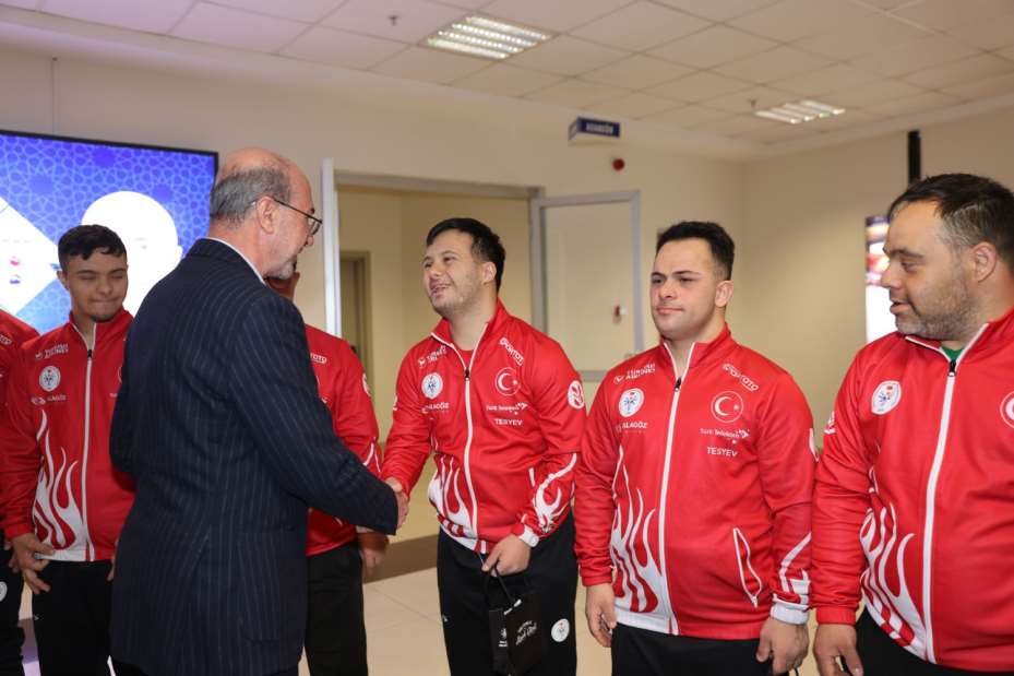Başkan Pekyatırmacı Özel Sporcular Futsal Milli Takımı'nı Misafir Etti