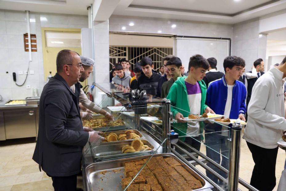 Başkan Kavuş, Hafızlık Öğrencileriyle Sahur Yaptı