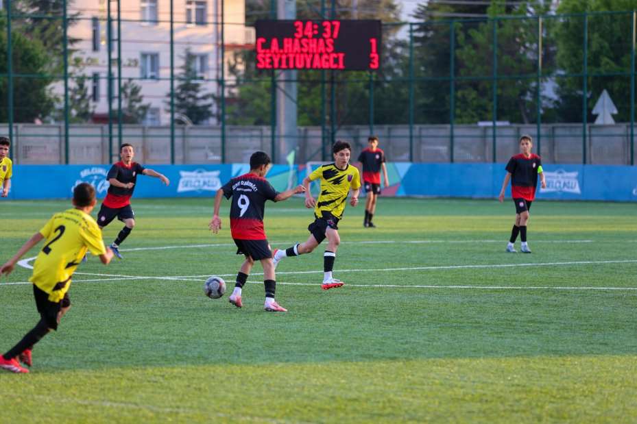 Selçuklu Belediyesi Ortaokullar Arası Futbol Turnuvasında Şampiyonlar Belli Oldu