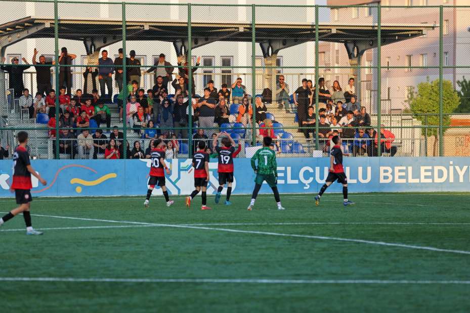 Selçuklu Belediyesi Ortaokullar Arası Futbol Turnuvasında Şampiyonlar Belli Oldu