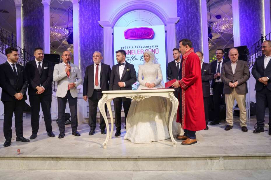 Başkan Kavuş'tan Hafta Sonunda Yoğun Düğün Mesaisi