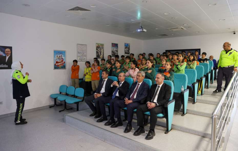Başkan Pekyatırmacı Selçuklu Trafik Eğitim Parkı'nda Çocuklarla Bir Araya Geldi