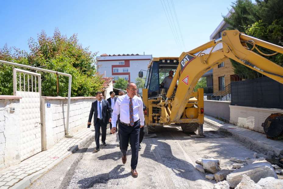 Başkan Kavuş, Meram'ın Yoğun Asfalt Mesaisini Denetledi