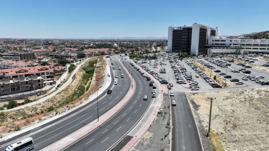 Konya Büyükşehir, Meram Tıp Fakültesi'nde Otopark Giriş Çıkışlarını Daha Güvenli Hale Getirdi