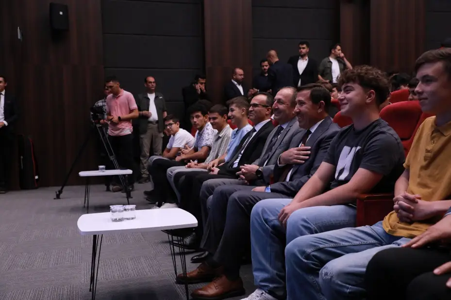 Konya Valisi İbrahim Akın Karataylı Gençlerle Buluştu