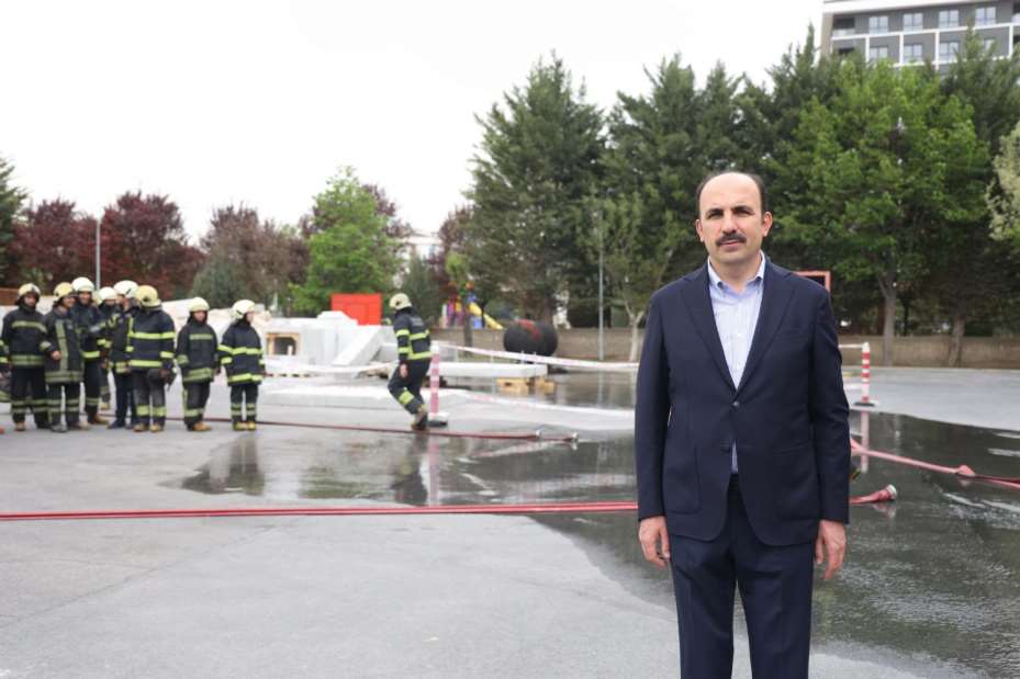 Başkan Altay "Gönüllü İtfaiyecilik" Eğitimi Alan Üniversite Öğrencileriyle Buluştu