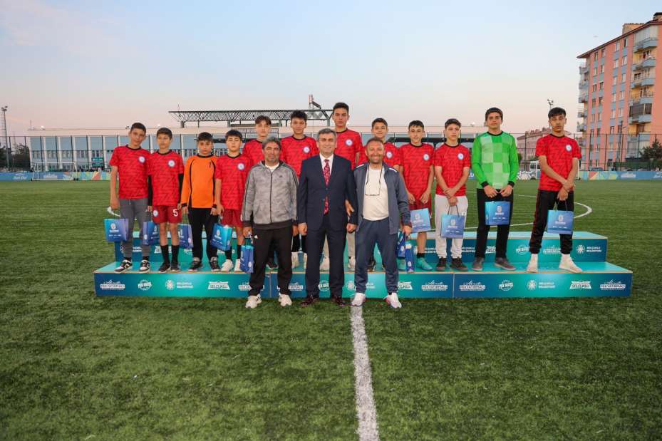 Selçuklu Belediyesi Ortaokullar Arası Futbol Turnuvasında Şampiyonlar Belli Oldu