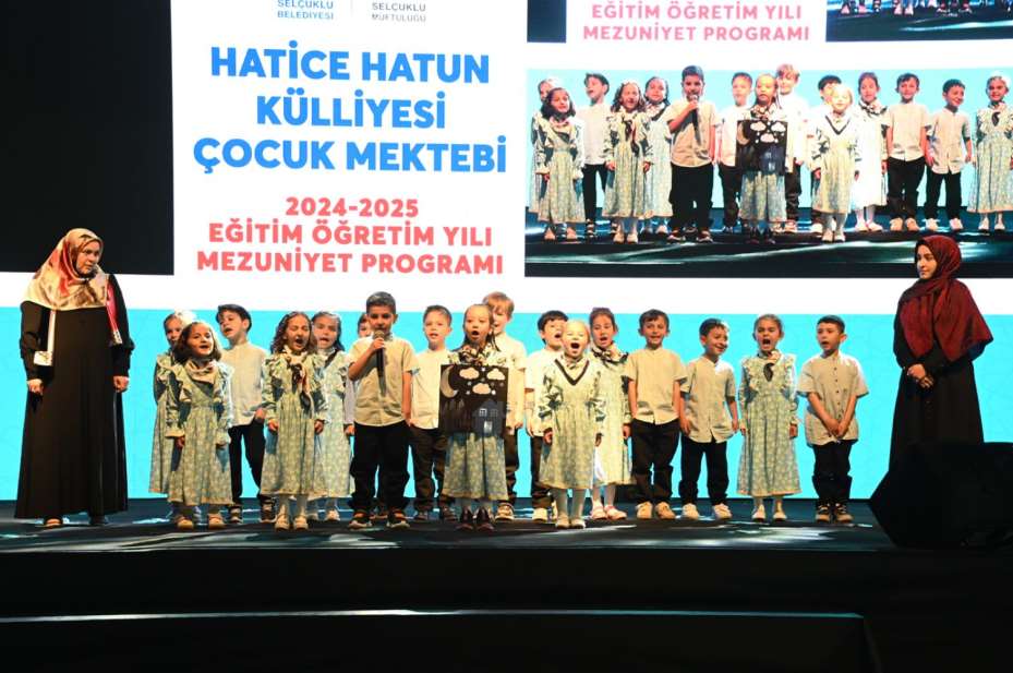 Hatice Hatun Külliyesi Çocuk Mektebi'nde Mezuniyet Heyecanı Yaşandı