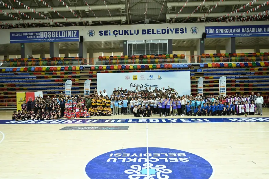  Konya Büyükşehir Geleneksel Çocuk Oyunları İl Finalinde Başarılı Öğrencilere Ödülleri Verildi