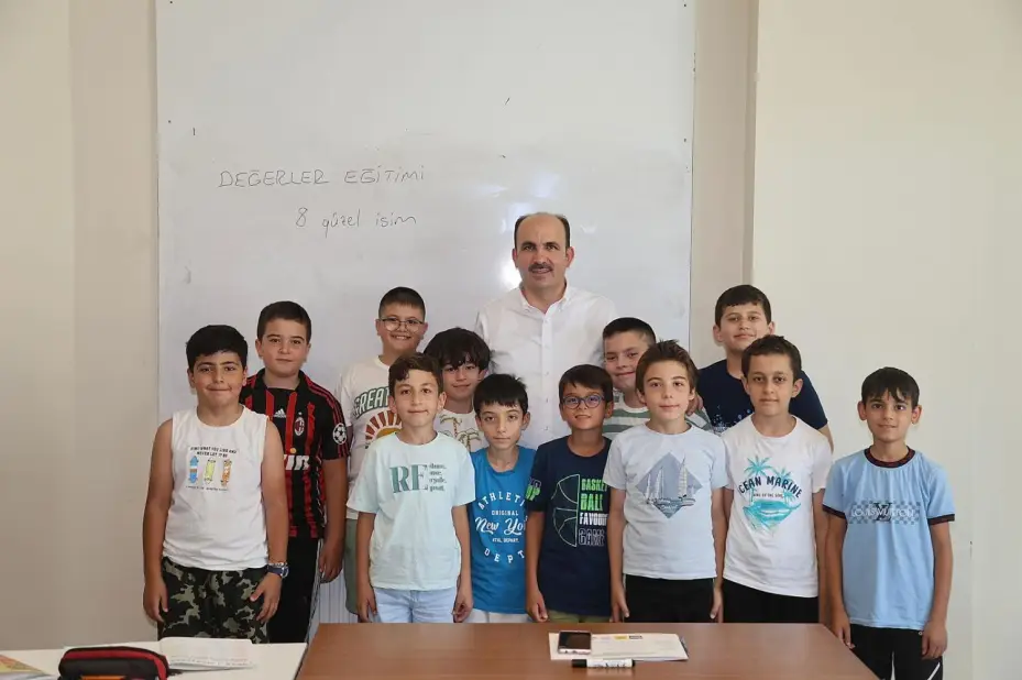 Başkan Altay, Genç KOMEK Yaz Okulu'na Katılan Öğrencilerle Buluştu