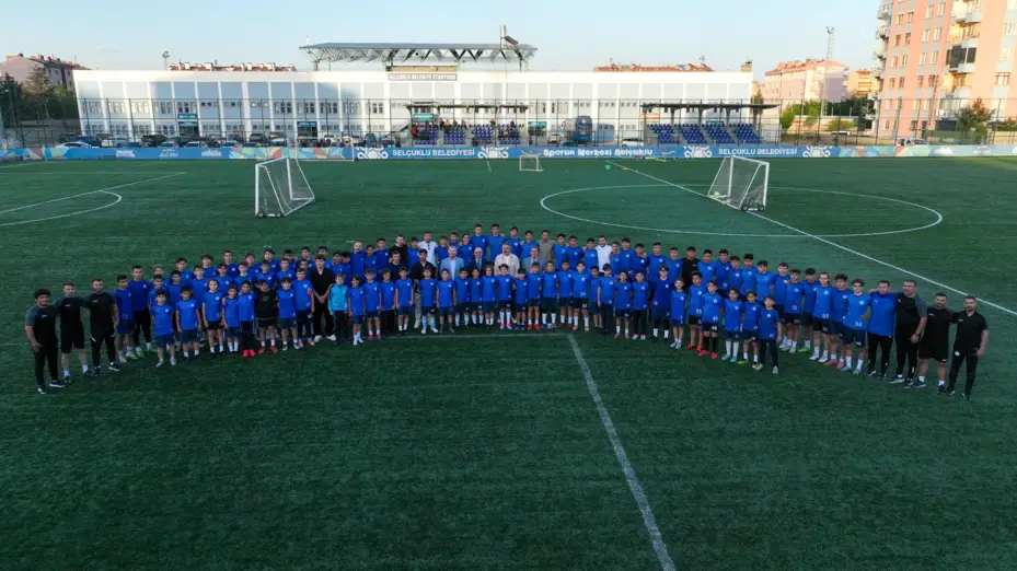 Konyasporlu Futbolculardan Selçuklu Belediyespor Kulübü U15 ve U17 Futbol Takımlarına Moral Ziyareti 