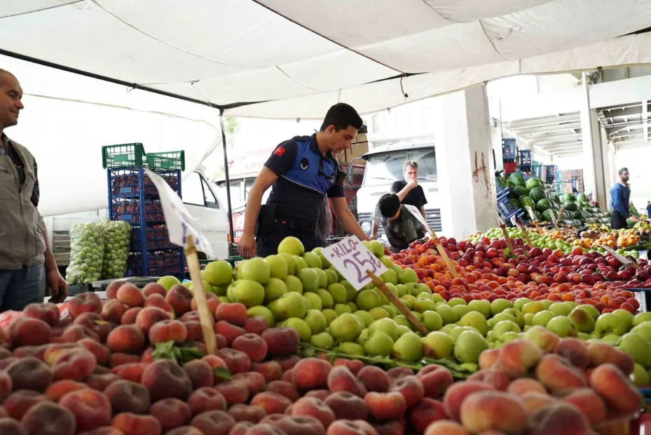 Meram Zabıtasından Pazar ve Marketlere Sıkı Takip 