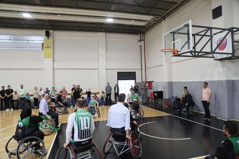 Başkan Altay Tekerlekli Sandalyeye Oturdu Engelli Basketçilerle Maç Yaptı