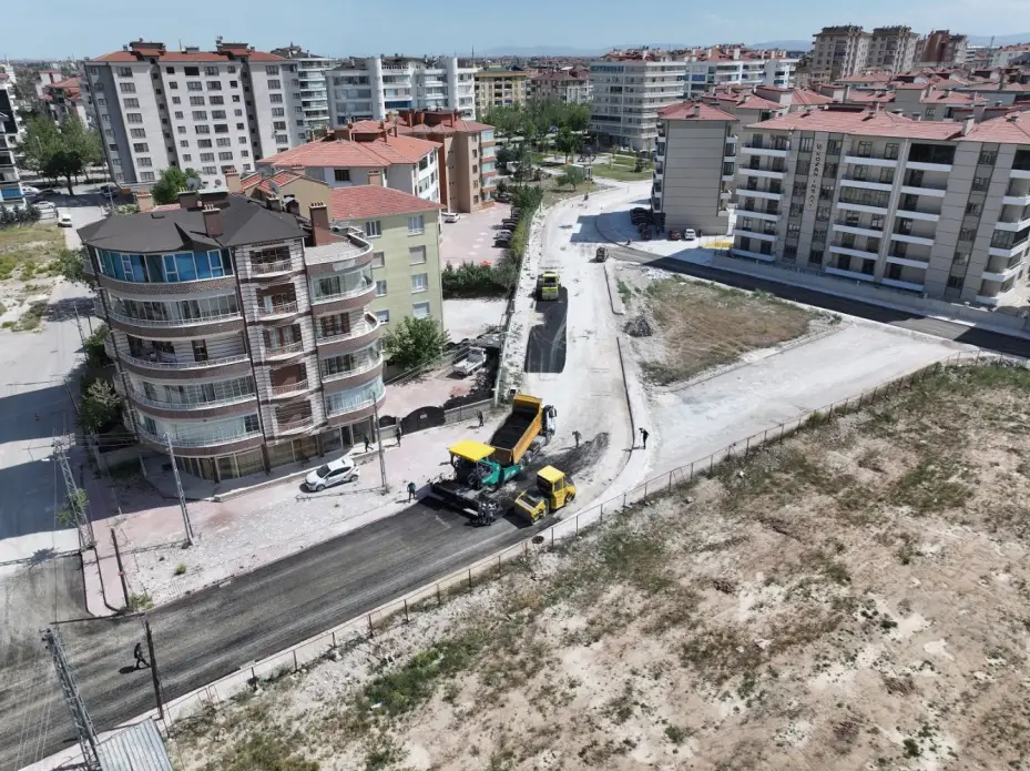 Erenler ve Mengene Mahallerleri'ne Sıcak Asfalt 