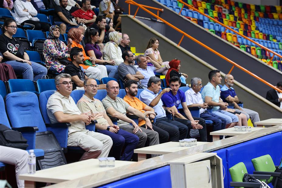 Sporun Merkezi Selçuklu'da Masa Tenisi Heyecanı Yaşandı