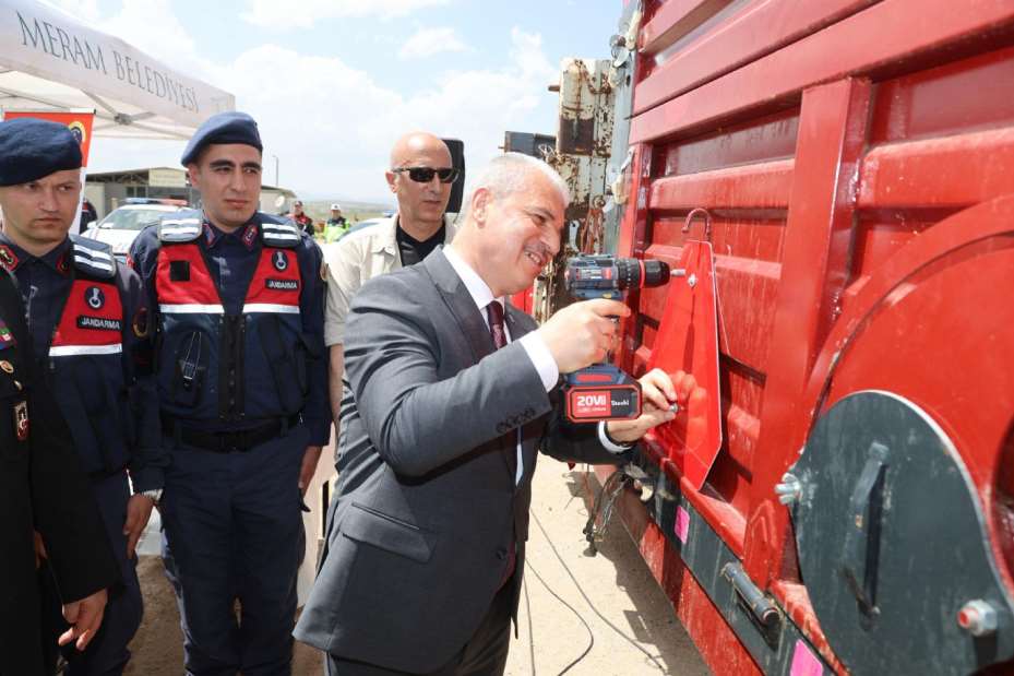 "Reflektör tak, görünür ol" Projesi ile Çiftçilere 10 bin Adet Reflektör Dağıtılacak