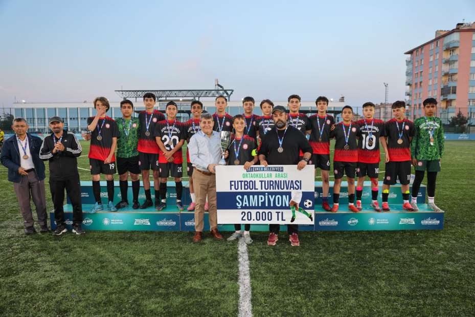 Selçuklu Belediyesi Ortaokullar Arası Futbol Turnuvasında Şampiyonlar Belli Oldu