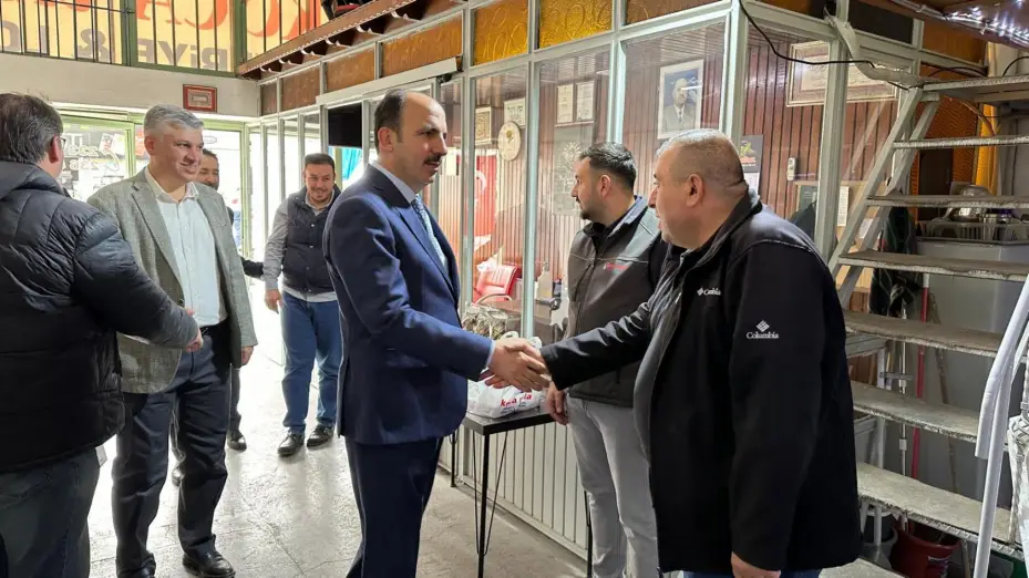 Başkan Altay Esnafların ve Konyalıların Bayram Heyecanına Ortak Oldu